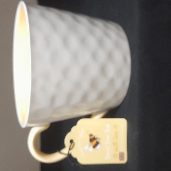 Bee Happy designed in England harvest Green studio mug - Picture 2 of 8